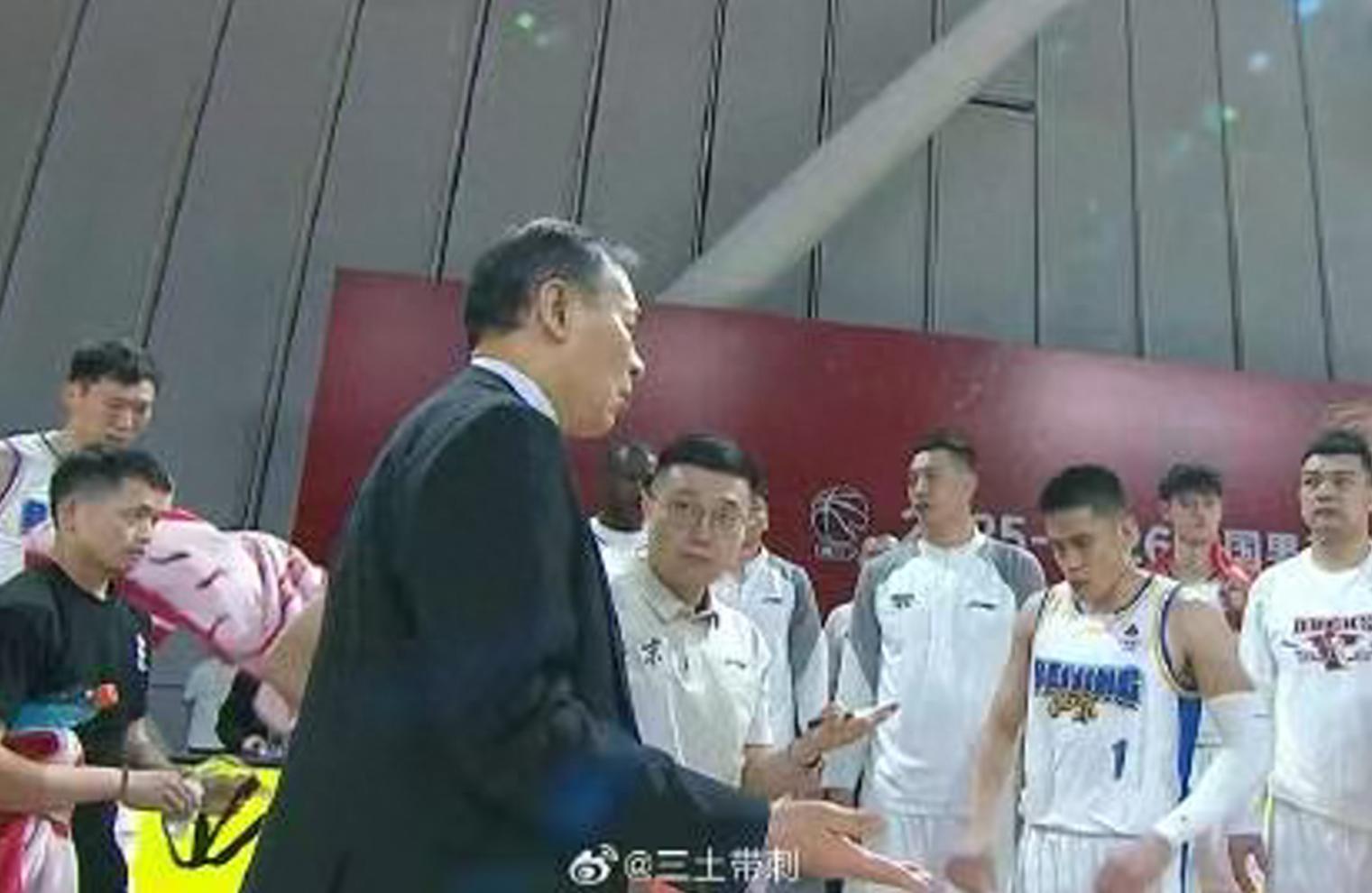 华体会hth-破案了！许利民痛斥球员耍大牌，指的是谁？许导忍不住点出姓名