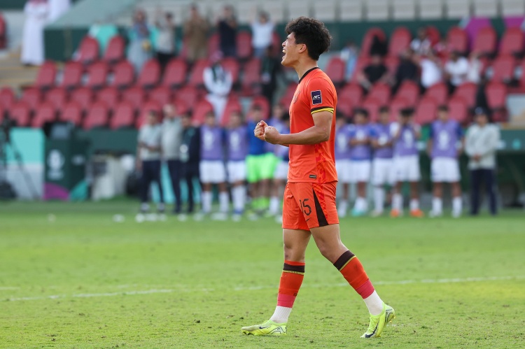 hth体育-足球报：在和彭啸历任教练沟通中，他们普遍看好彭啸在国足的前景